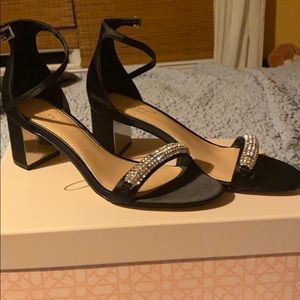 NIB Badgley Mischka Jewel  Ramsay black satin